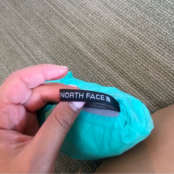 North Face Thermoball purple jacket with hood size XS - Picture 9 of 10